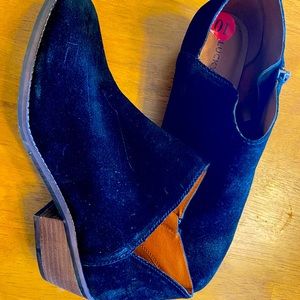 Black lucky brand suede bootie
